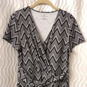 Talbots Size Medium Stretchy Midi Belted look v-neck soft A-line Geo City Chic